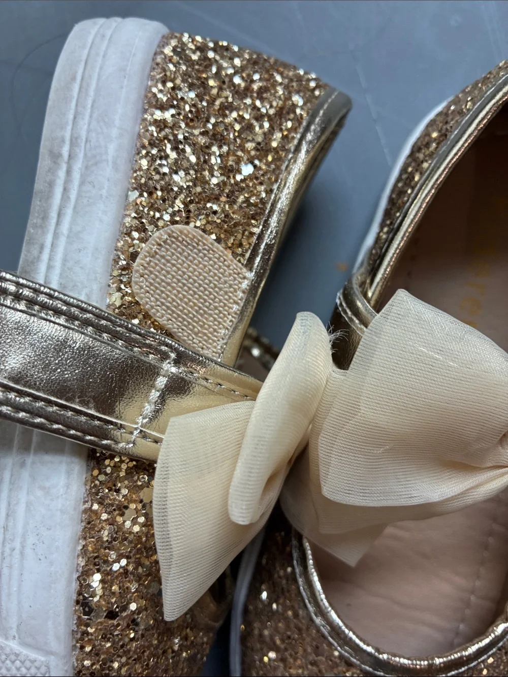 6️⃣ Girls' Glitter Bow Mary Jane Dress Shoes in Gold